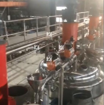 新材料設備施工現場