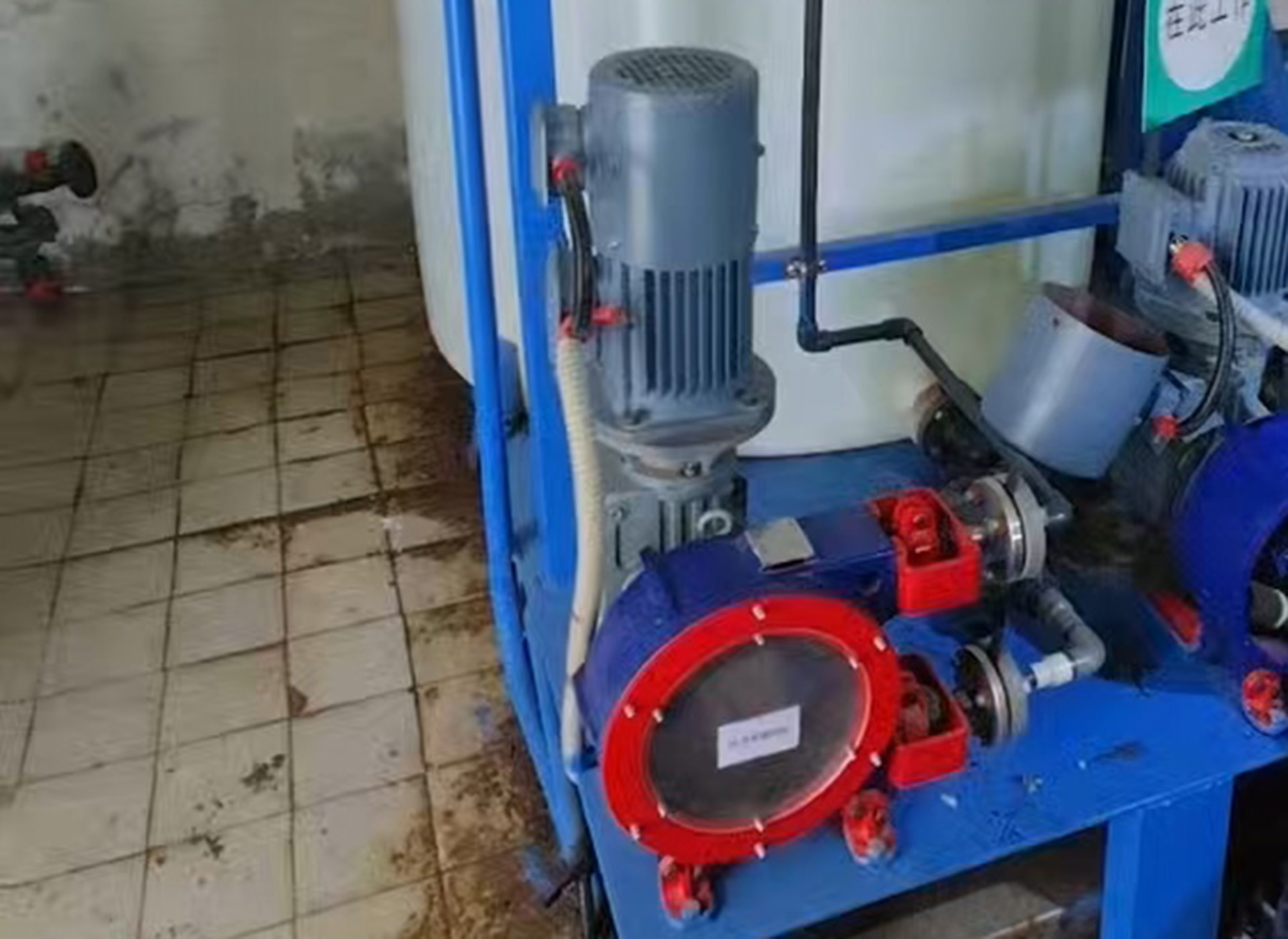 華運機(jī)械軟管泵賦能加藥系統(tǒng)現(xiàn)場應(yīng)用，精準(zhǔn)輸送筑牢工藝安全防線